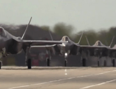 Eναέριος ανεφοδιασμός F-35A στην παρθενική πτήση για Βουλγαρία (βίντεο)